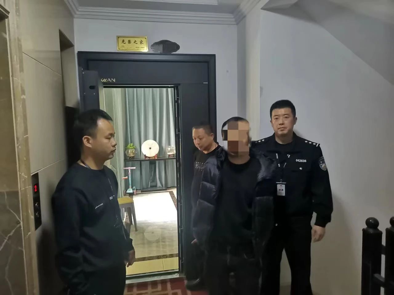 兴义全副伪装仍被识别！双龙公安成功抓获一名撬锁盗窃嫌疑人